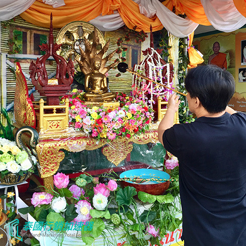 泰國人最常以蓮花供佛