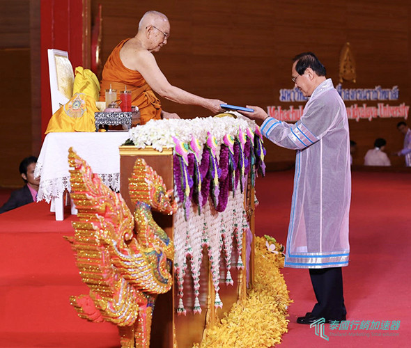 泰國僧王親頒博士學位證書