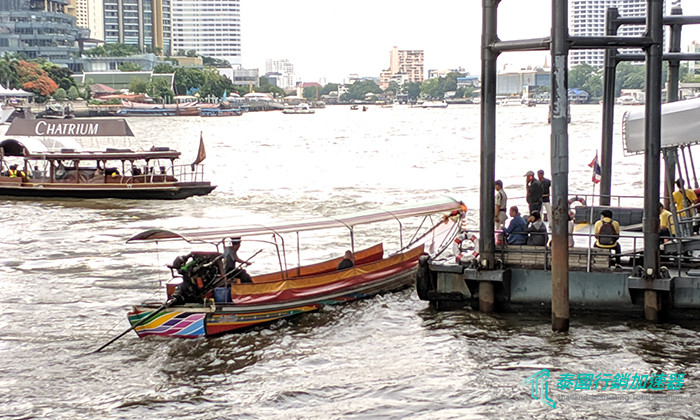 泰國昭披耶河的船